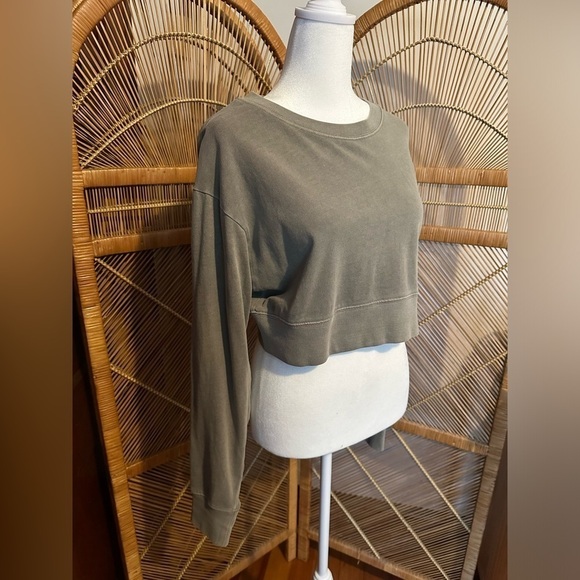 Fashion Nova women’s sweatshirt small green sage Cropped hoodie crop top - Picture 2 of 5